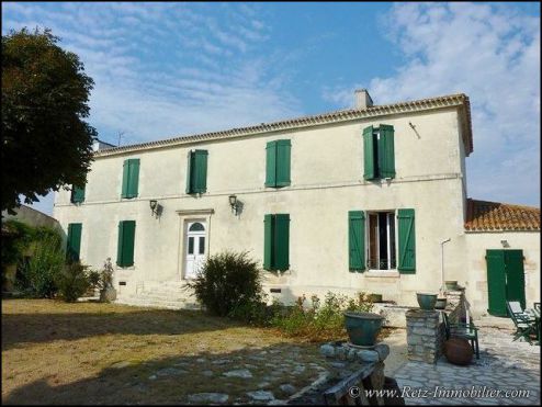 propriete a vendre, projet commercial, propriete restaurant, vente domaine, vendee, la rochelle, 17, 85, piscine, dependances, manoir, logis, a vendre, vente, belle demeure, maison maitre, hectare,