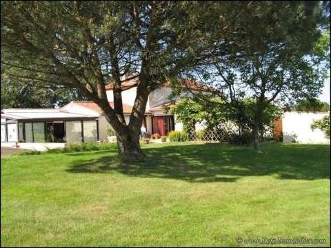 Maison longere propriete a vendre hectare piscine étang pays vendee 85 Roche yon chaize vicomte bournezeau st florent bois vente french properties for sale real estate france les sables d olonne ocean