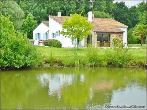 Maison a vendre Nantes St saint Julien de Concelles Thouare sur Loire Basse Goulaine Chapelle Basse Mer Divatte Vente Propriete a vendre 44 hectare etang france properties houses for sale vendee loire