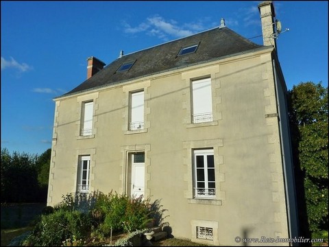 A vendre maison ancienne bourgeoise villa belle demeure charme lycee college ecole centre ville chantonnay vendee 85 pays loire atlantique vente home house for sale vendee 5 chambres bedrooms