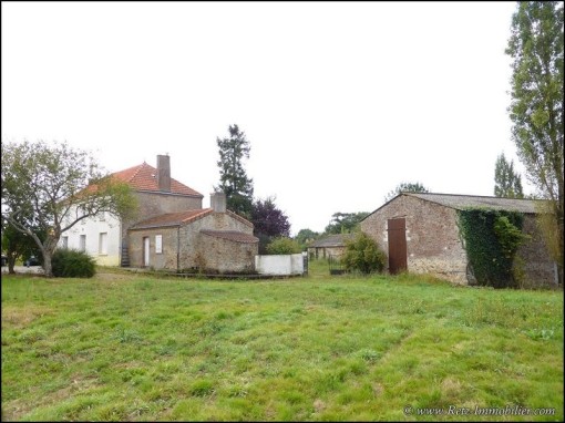 A vendre maison ancienne ferme propriete longere grange dependance a renover hectare frossay saint viaud pere en retz vente agence immobiliere nantes saint brevin pornic for sale farm britain vend
