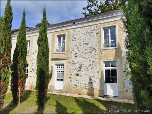 A vendre maison ville bourgeoise belle demeure vente cuisine professionnelle traiteur artisan patissier profession liberale restaurant loire-atlantique 44 nantes savenay blain nozay rennes bretagne