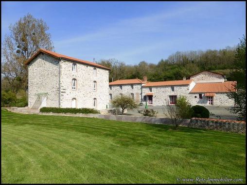 Propriete a vendre Vendee, moulin a vendre vendee, maison de maitre a vendre, maison dependance a vendre, maison riviere a vendre, chantonnay, les herbiers, puy du fou, mill property for sale france