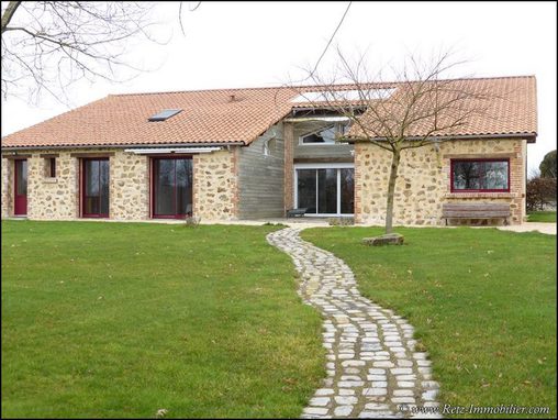 Maison en pierre a vendre, grange renovee a vendre, vente maison de caractere, belle demeure, maison de campagne, maison de charme, achat, propriete, maison avec etang, geothermie, la roche sur yon