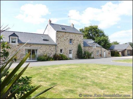 belle demeure, a vendre, savenay, maison piscine, 44, maison SPA, maison caractere, vente, gite, piscine, spa , hectare, dependance, propriete, salle reception, hangar, nantes, loire atlantique, vente