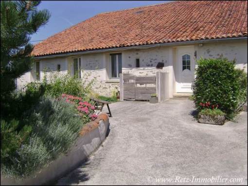 maison a vendre, grange renovee a vendre, b&b, gite, chambre hote, famille accueil, potentiel, grande maison, house for sale, vendee, piscine interieure, hectare, property for sale, pool, 85, fontenay
