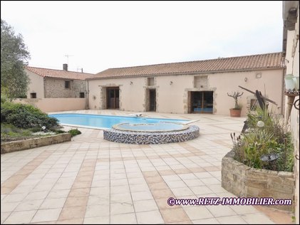propriete a vendre, vente, immobilier, maison piscine, propriete piscine, piscine chauffée, court de tennis, jacuzzi, sauna, longere, ferme, nantes, challans, la roche sur yon, machecoul, vendee, 85