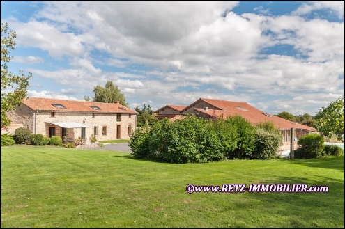 propriete,maison,dependance,piscine,a vendre,cholet,49,puy du fou,vendee,mortagne sur sevre,85,maisons de charme,belles demeures,piscine chauffée,real estate agency,france,french property,maulevrier