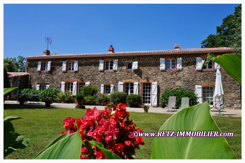 belle demeure,maison de charme,residence secondaire,a vendre,propriete,caractere,dependance,parc,hectare,loire atlantique,44,vendee,85,calme,nantes,challans,roche sur yon,lege,rocherserviere,montaigu