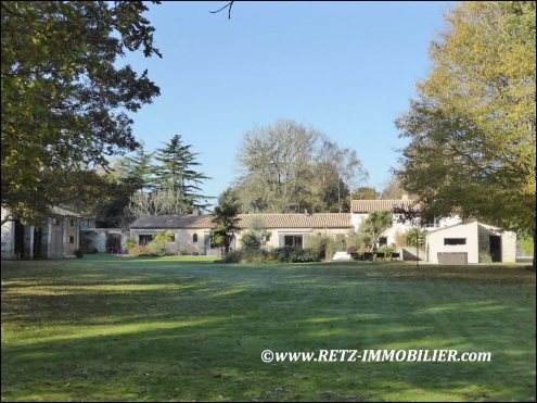 vente,achat,maison,villa,belle demeure,propriete boisée,domaine,chasse,enclos chasse,etang,hectares,maison,caractere,piscine,jacuzzi,dependances,cabinet immobilier,agence immobiliere,propriete,vente chateau,belle demeure,chateau a vendre,maison de charme,