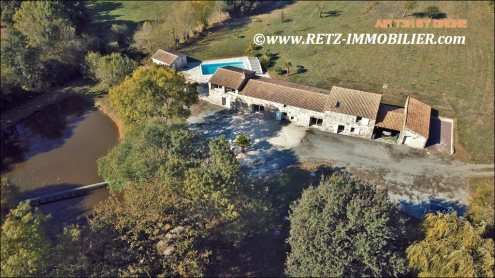 vente,achat,a vendre,maison de caractere,propriete de caractere,maison hectare,propriete coueron,44220,propriete saint etienne de montluc,44360,propriete nantes,44,hectare,piscine,dependances,cabinet immobilier,agence immobiliere,expert immobilier,proprie