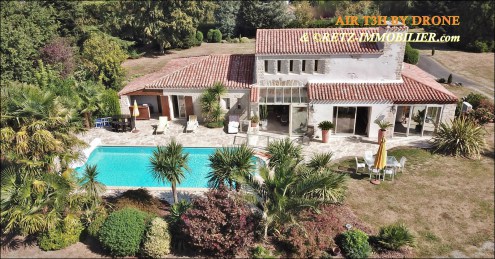 vente,achat,a vendre,maison,maison de caractere,maison de charme,maison avec piscine,propriete,maison en pierre apparente,maison ancienne,chambre d hote,b&b,les herbiers,85500,pouzauges,85700,le boupere,85510,vendee,les epesses,85590,puy du fou,cabinet im