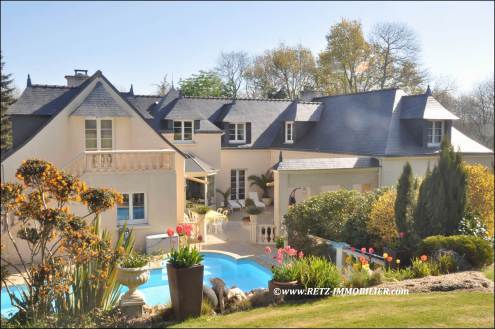 vente, a vendre, belle demeure, villa piscine, maison piscine, piscine chauffée, contemporaine, agence immobiliere, vannes, 56000, morbihan, 56 golfe du morbihan, 56250, Saint-Nolff, Treffléan,  Elven, 56890 Saint-Avé, french property, for sale, bretagne,