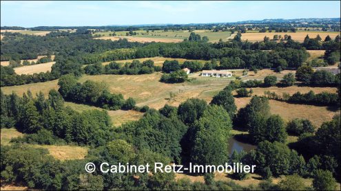 Maison plain-pied,propriete equestre,vendee,85,propriete equestre a vendre,vente propriete,ferme a vendre,bio,biologique,label bio,grande propriété,maison hectare a vendre,propriete a vendre,dependances,propriété rurale,maison hectare a vendre,propriete e