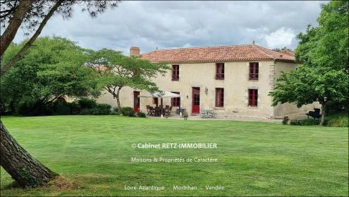 Vente, prestige, luxe, belle demeure, manoir, logis, chateau, maison de maitre, maison prestige, maison historique, espace atypique, propriete, grande propriete, a vendre, label patrimoine, authenticite, hectare, vendee, 85, les herbiers, puy du fou, pouz