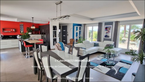 RETZ-IMMOBILIER.com - Agence immobilière - Vente Achat de Biens Immobiliers de Caractère - Maisons de Charme, Belles Demeures, Manoirs, Châteaux, Propriétés Rurales, Propriétés équestres, Villa avec Piscine, tennis, vue mer, ... Départements 44 - 56 - 85