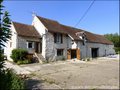 Farmhouse on 2.6 hectares, 230m² living space + 210 to convert, outbuildings 250m² shed, garden, orchard, pond, meadow ... Quiet no nuisance, hiking paths horse & pedestrian from the property. Apartment available disabilities. Great potential, rare!