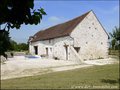Farmhouse on 2.6 hectares, 230m² living space + 210 to convert, outbuildings 250m² shed, garden, orchard, pond, meadow ... Quiet no nuisance, hiking paths horse & pedestrian from the property. Apartment available disabilities. Great potential, rare!