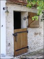 Farmhouse on 2.6 hectares, 230m² living space + 210 to convert, outbuildings 250m² shed, garden, orchard, pond, meadow ... Quiet no nuisance, hiking paths horse & pedestrian from the property. Apartment available disabilities. Great potential, rare!