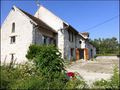 Farmhouse on 2.6 hectares, 230m² living space + 210 to convert, outbuildings 250m² shed, garden, orchard, pond, meadow ... Quiet no nuisance, hiking paths horse & pedestrian from the property. Apartment available disabilities. Great potential, rare!
