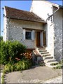 Farmhouse on 2.6 hectares, 230m² living space + 210 to convert, outbuildings 250m² shed, garden, orchard, pond, meadow ... Quiet no nuisance, hiking paths horse & pedestrian from the property. Apartment available disabilities. Great potential, rare!