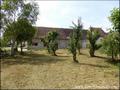 Farmhouse on 2.6 hectares, 230m² living space + 210 to convert, outbuildings 250m² shed, garden, orchard, pond, meadow ... Quiet no nuisance, hiking paths horse & pedestrian from the property. Apartment available disabilities. Great potential, rare!