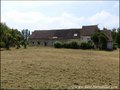 Farmhouse on 2.6 hectares, 230m² living space + 210 to convert, outbuildings 250m² shed, garden, orchard, pond, meadow ... Quiet no nuisance, hiking paths horse & pedestrian from the property. Apartment available disabilities. Great potential, rare!