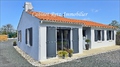 Au calme, à l'abri des voisins et des nuisances, à 3km des commodités de CHALLANS, vente propriété offrant grand confort de vie dont maison plain-pied, grande terrasse, piscine couverte, boulodrome, garage, etc...