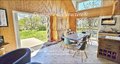 44 – Vente entre NANTES et ANGERS, au calme, sur environ 10 hectares à proximité d’ANCENIS, propriété équestre comportant de belles installations ainsi qu’une maison contemporaine et confortable.