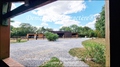 44 – Vente entre NANTES et ANGERS, au calme, sur environ 10 hectares à proximité d’ANCENIS, propriété équestre comportant de belles installations ainsi qu’une maison contemporaine et confortable.