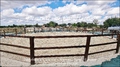 44 – Vente entre NANTES et ANGERS, au calme, sur environ 10 hectares à proximité d’ANCENIS, propriété équestre comportant de belles installations ainsi qu’une maison contemporaine et confortable.
