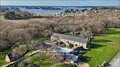 Au calme et sans nuisance, propriété proche bord de mer & Ria d'Etel, sur 3,6 avec accès direct aux chemins randonnées et sentiers côtiers. Env. 600m² hab. en divers logements +  piscine, spa, sauna, écuries, … Parfait état, cadre superbe, grand potentiel