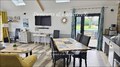 Au calme et sans nuisance, propriété proche bord de mer & Ria d'Etel, sur 3,6 avec accès direct aux chemins randonnées et sentiers côtiers. Env. 600m² hab. en divers logements +  piscine, spa, sauna, écuries, … Parfait état, cadre superbe, grand potentiel